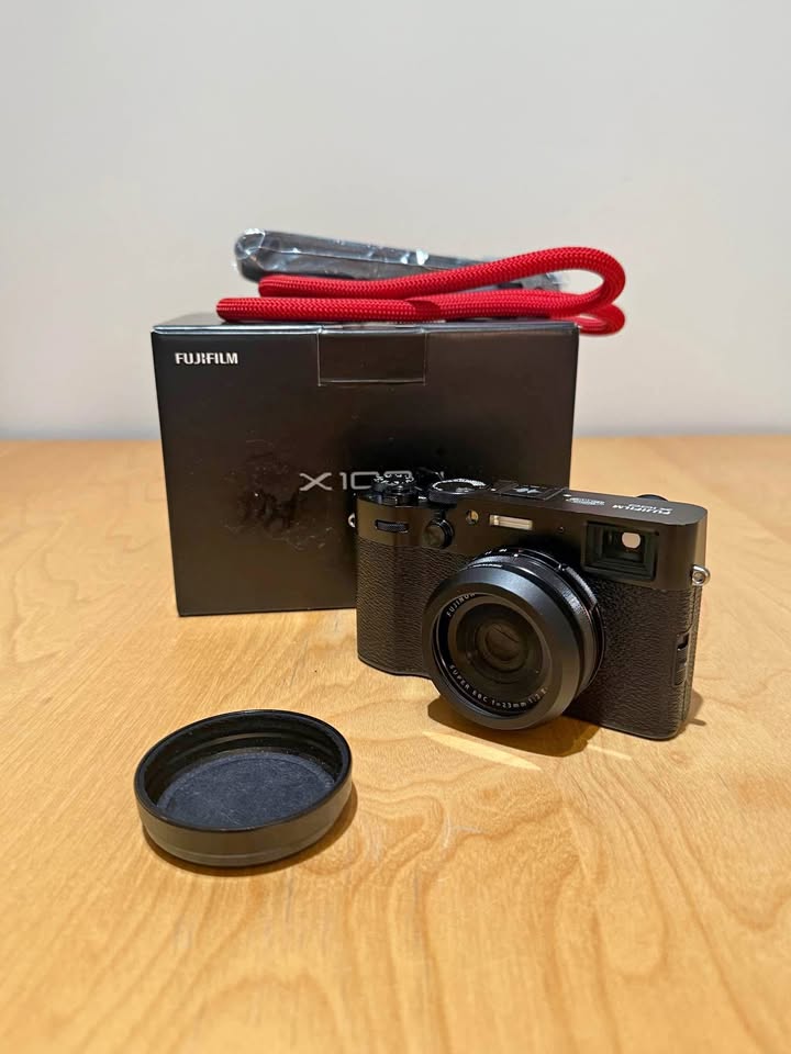 Fujifilm X100VI (Black) – Lightly Used, Excellent Condition