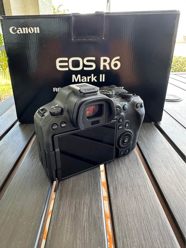 Canon EOS R6 MKII + EF 35mm f1.4L + EF 85mm F1.4L