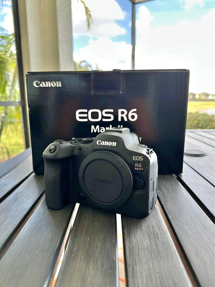 Canon EOS R6 MKII + EF 35mm f1.4L + EF 85mm F1.4L