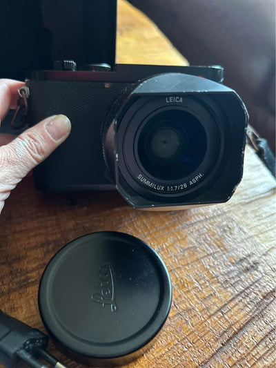 Leica Q2 Full-Frame Digital Camera + 2 Batteries