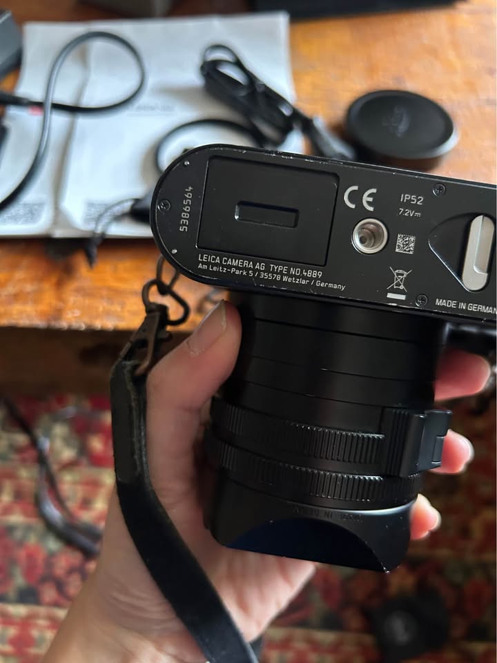 Leica Q2 Full-Frame Digital Camera + 2 Batteries