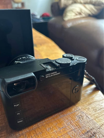 Leica Q2 Full-Frame Digital Camera + 2 Batteries