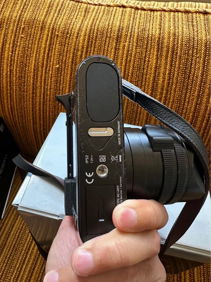 Leica Q2 Full-Frame Compact Camera + Accessories