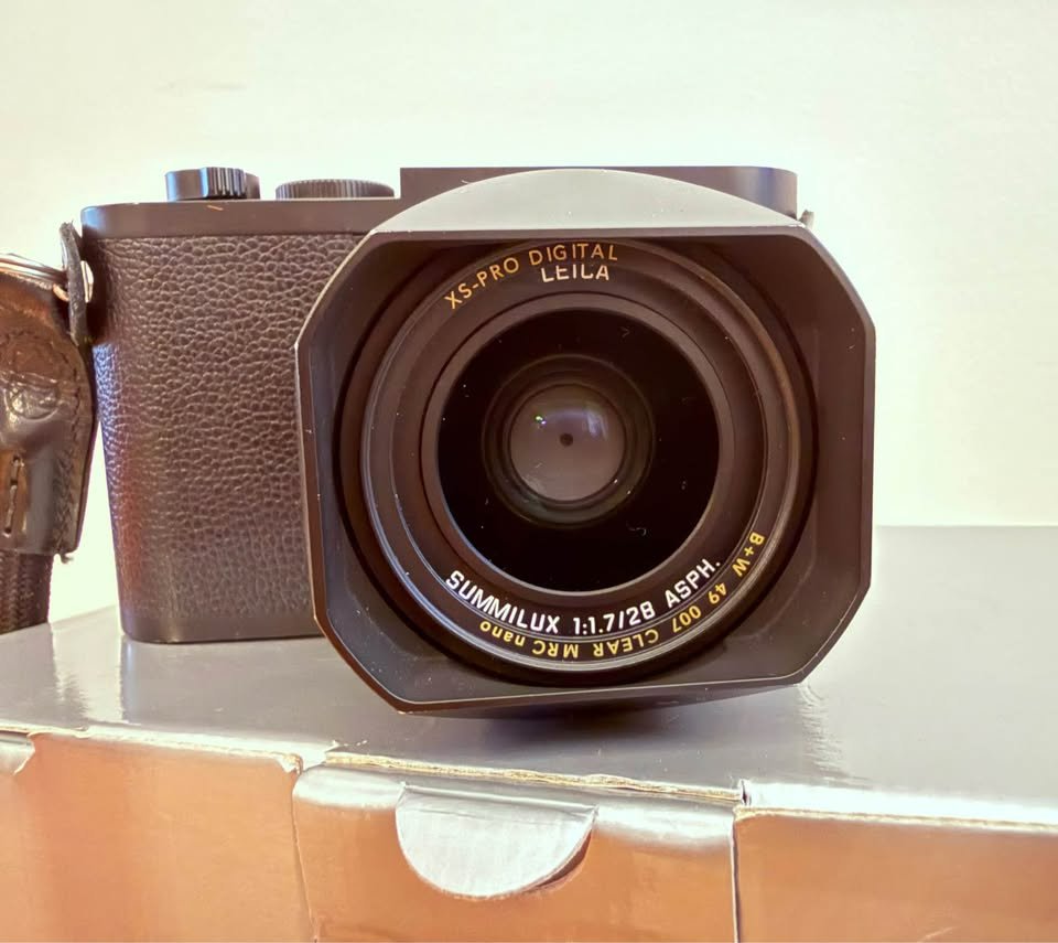 Leica Q2 Monochrom – Full Box, Accessories Included