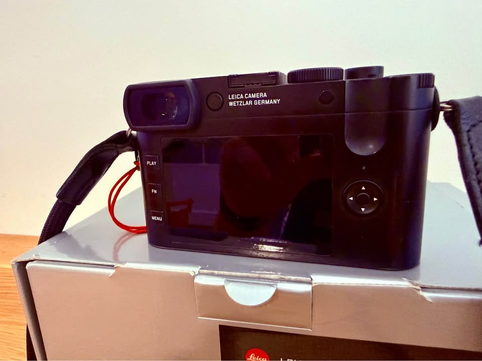 Leica Q2 Monochrom – Full Box, Accessories Included