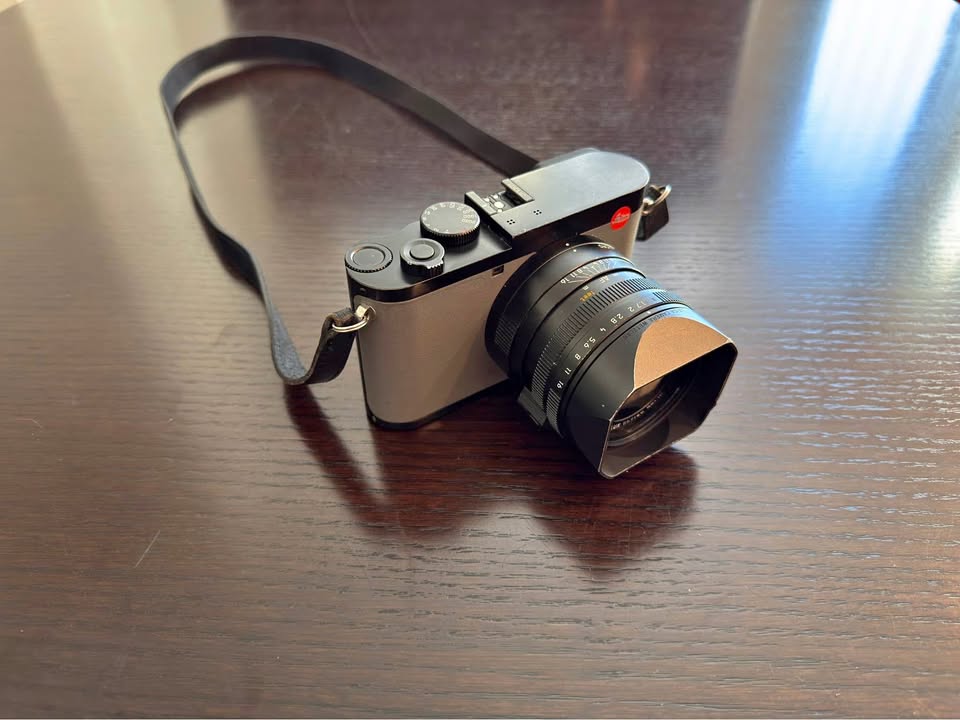 Leica Q2 Full-Frame Compact Camera + Leather Accessories