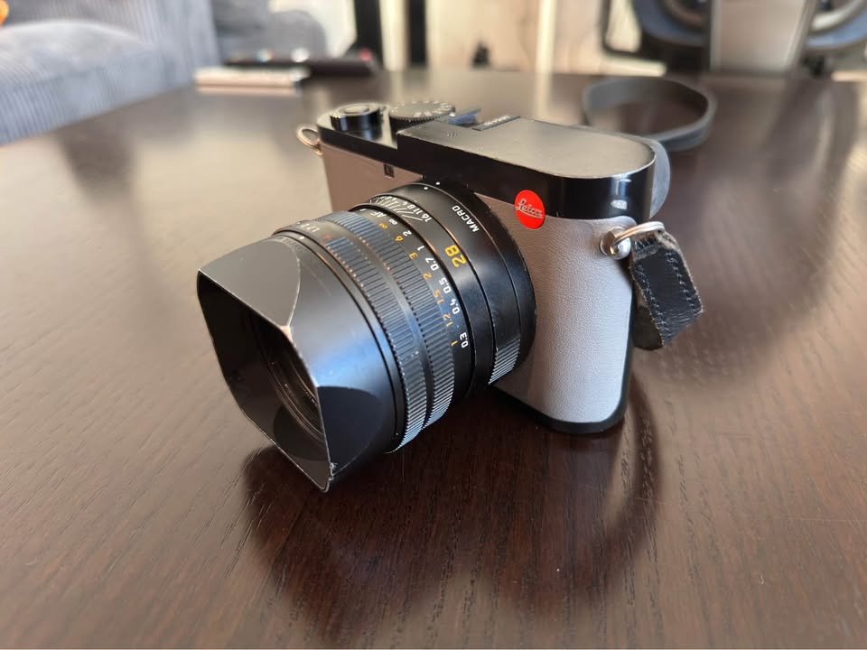 Leica Q2 Full-Frame Compact Camera + Leather Accessories
