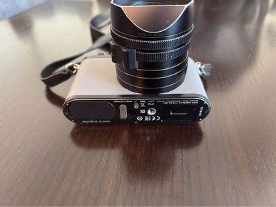 Leica Q2 Full-Frame Compact Camera + Leather Accessories