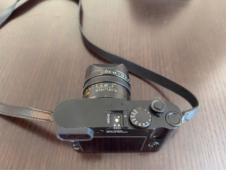 Leica Q2 Full-Frame Compact Camera + Leather Accessories