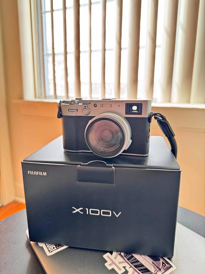 Fujifilm X100V – Silver – Excellent Condition