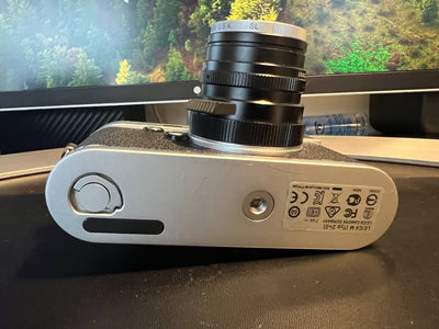 Leica M Type 240  Silver Camera Body + 2 Battery + Charger