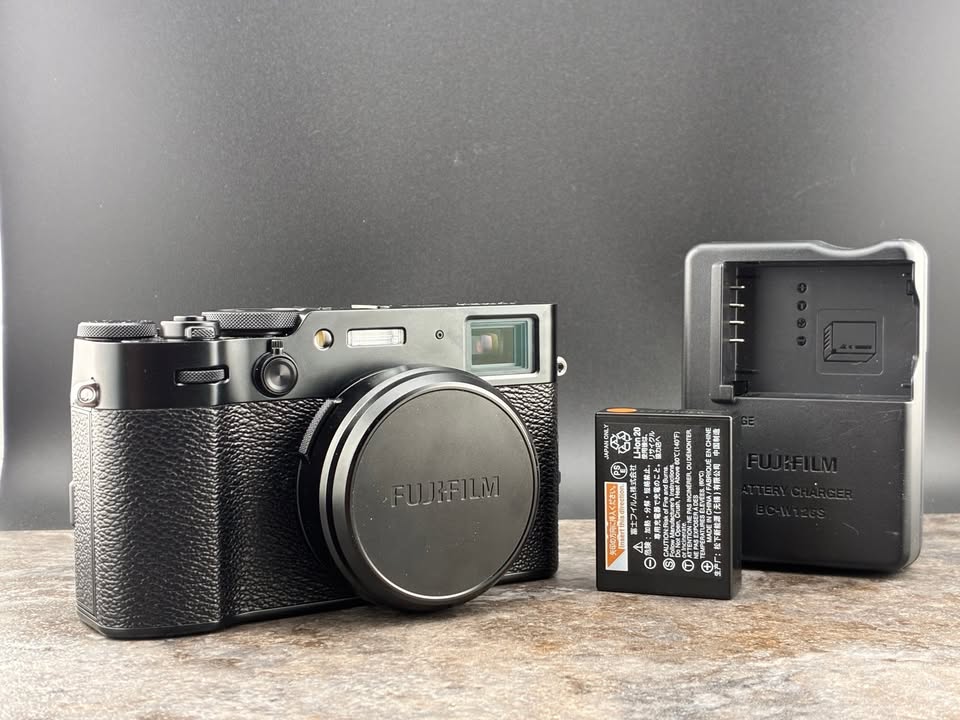 Fujifilm X100VI – Black 40MP IBIS Digital Camera