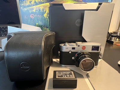 Leica M Type 240  Silver Camera Body + 2 Battery + Charger