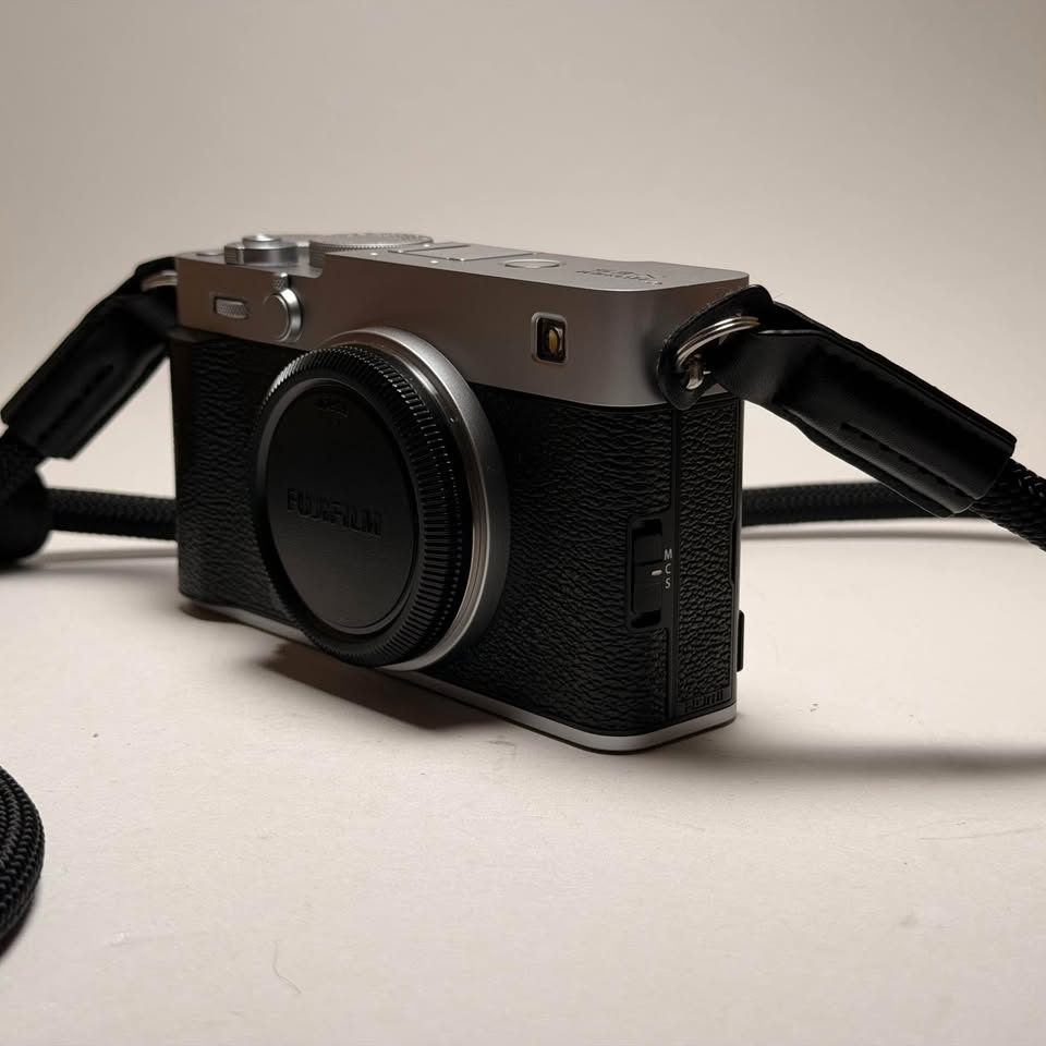 Fujifilm X-E5 – Like New