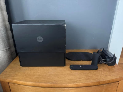 Leica Q3 + Handgrip + Charging Pad