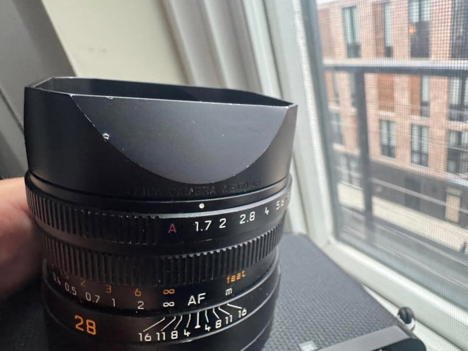 Leica Q3 + Handgrip + Charging Pad