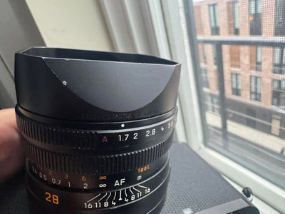 Leica Q3 + Handgrip + Charging Pad