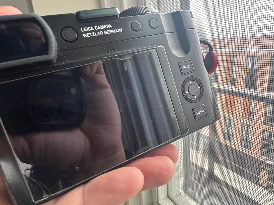 Leica Q3 + Handgrip + Charging Pad