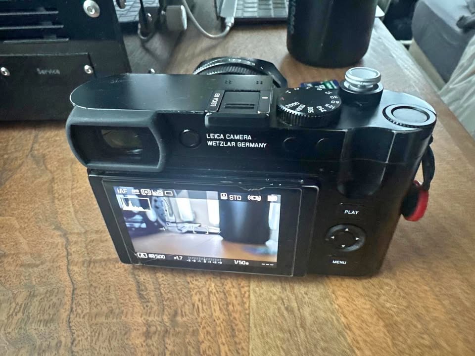 Leica Q3 + Handgrip + Charging Pad